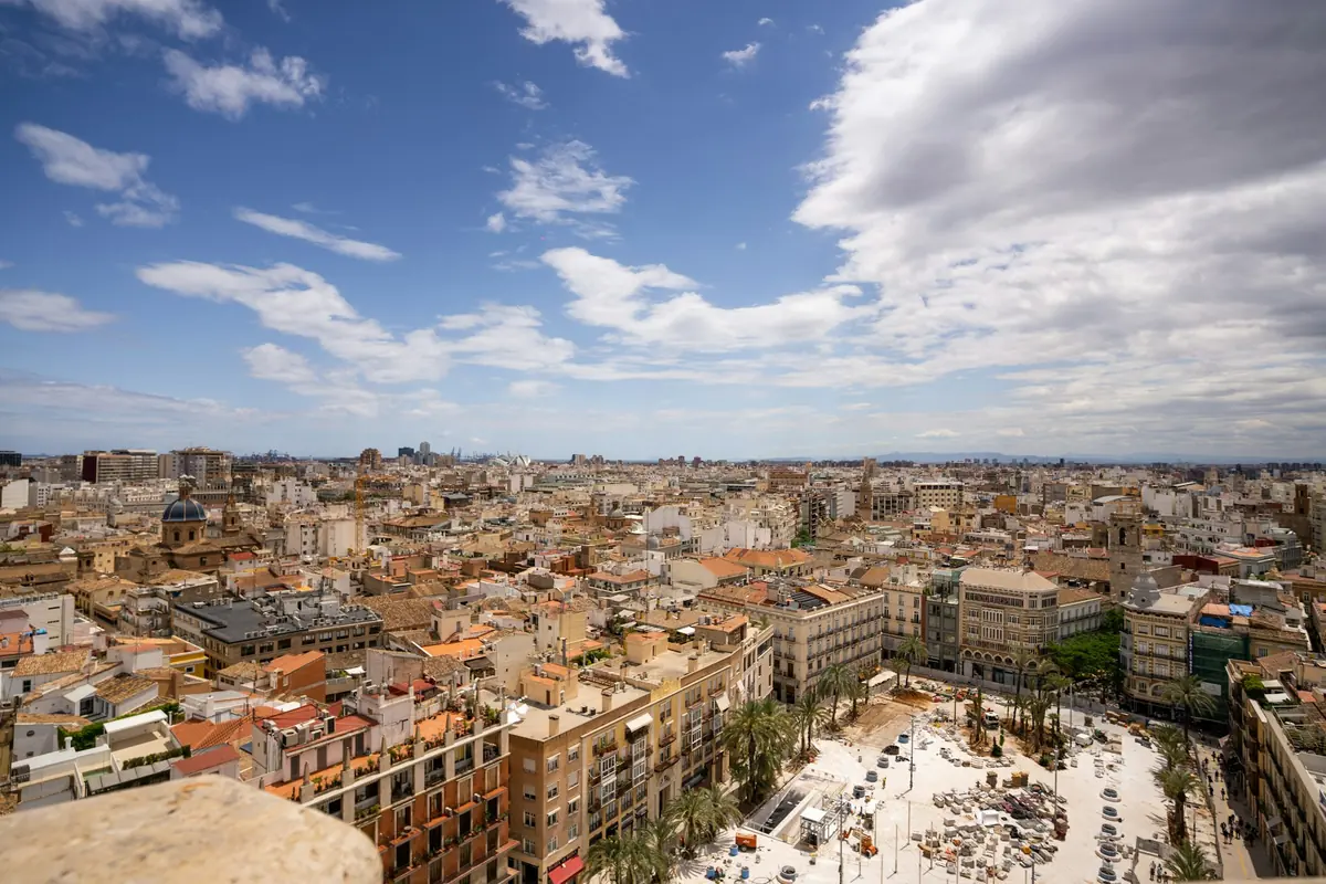 Vista panorámica sobre los tejados del centro histórico de Valencia